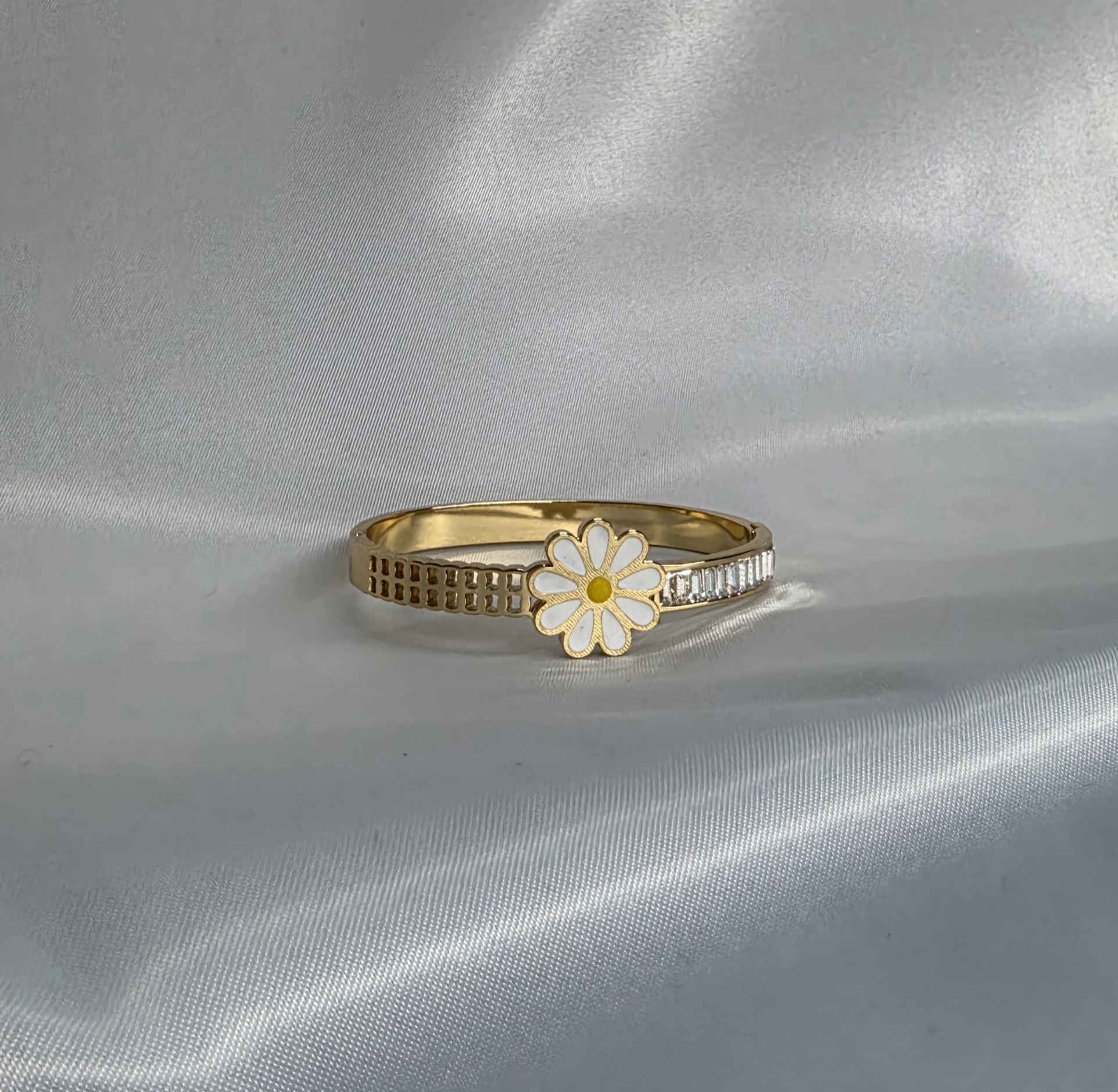 Cutout Daisy Gold Kada — view 2
